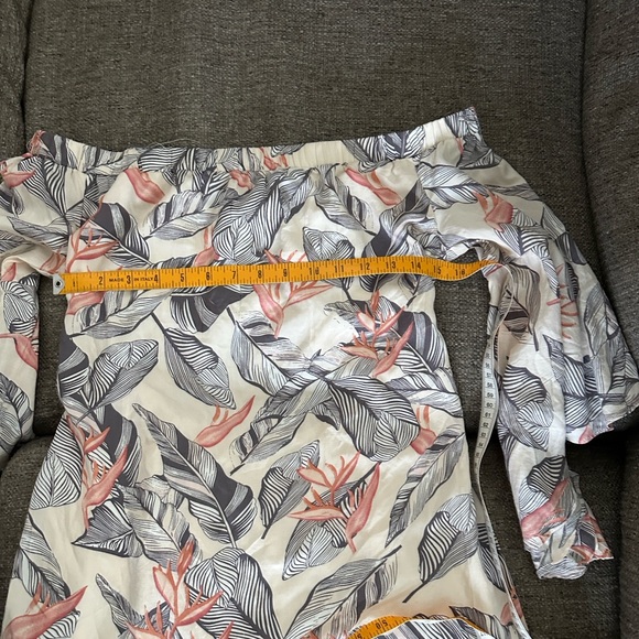 Lulu's Floral off Shoulder Ruffle Sleeve Dress Medium - Picture 9 of 11